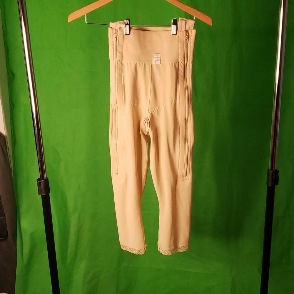 Sculptures Compression Wear - Picture 1 of 4
